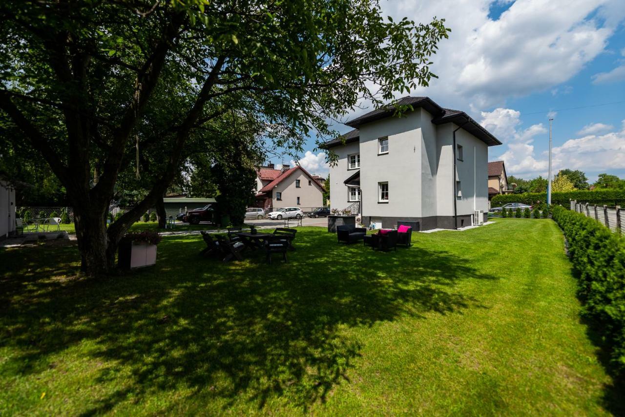 Lu Apartments Oświęcim Exteriör bild