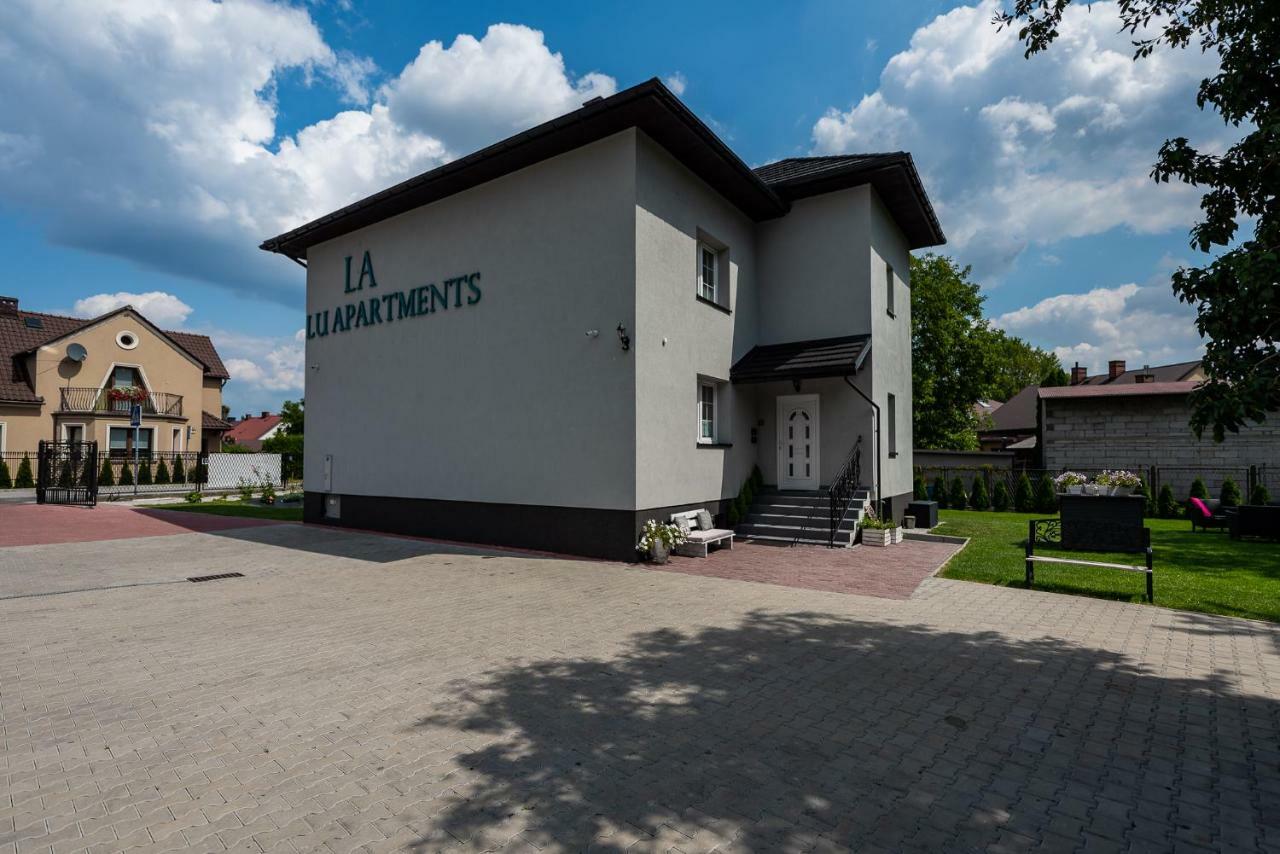 Lu Apartments Oświęcim Exteriör bild